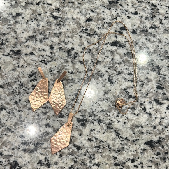 Kendra Scott Jewelry - Kendra Scott Rose Gold Hammered Earrings and Necklace Set